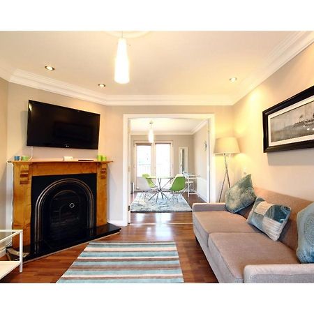 Villa Luxurious KC House à Dungannon Extérieur photo