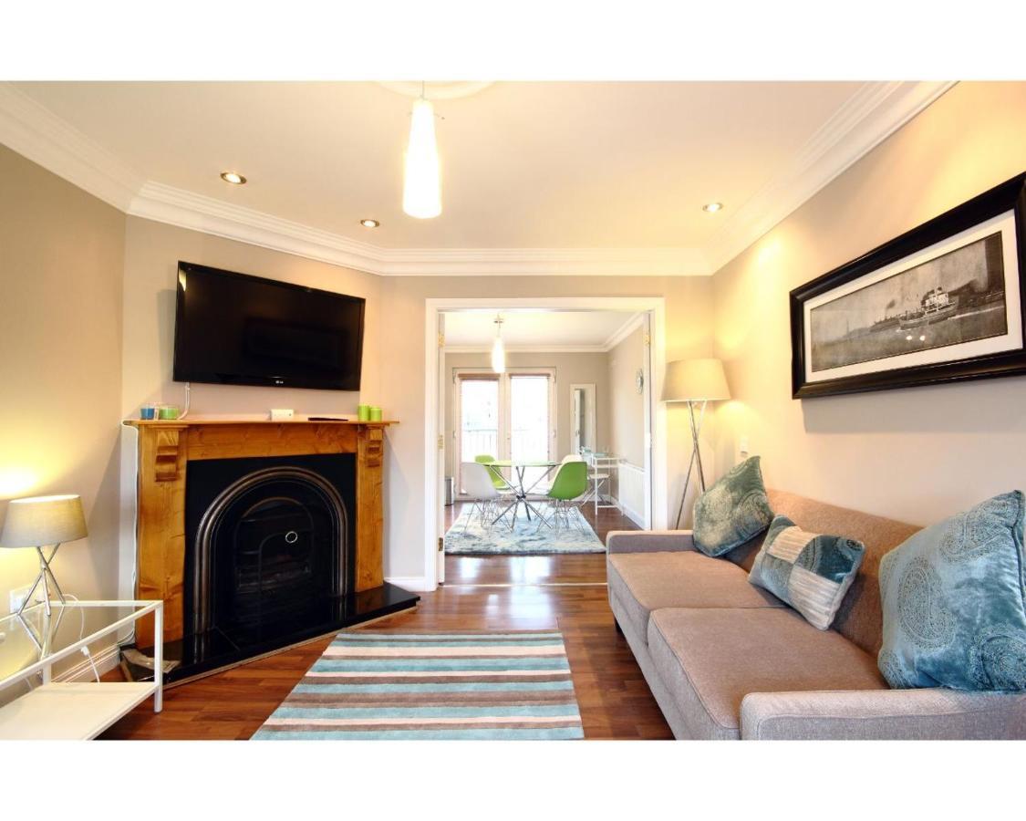 Villa Luxurious KC House à Dungannon Extérieur photo